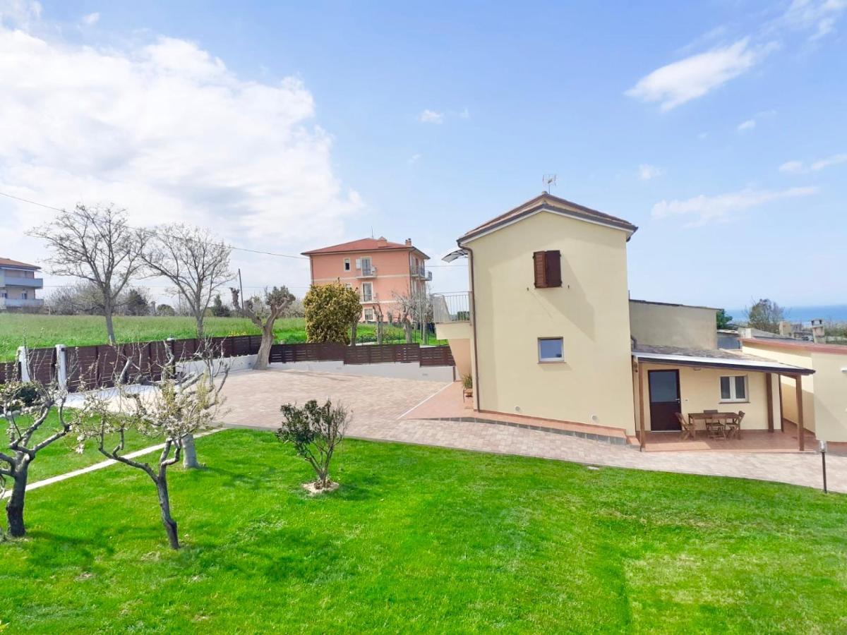 Casa Vacanze Con Vista Mare E Giardino - Amanecer Marzocca di Senigallia Eksteriør billede