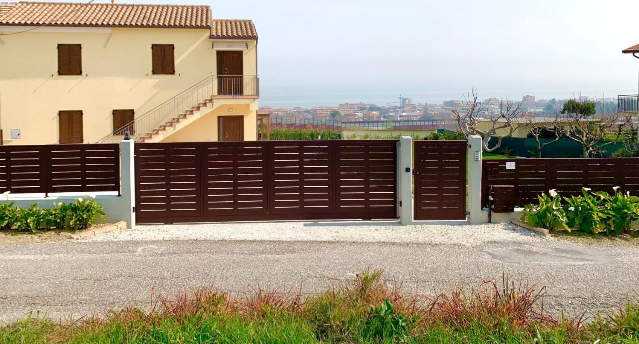 Casa Vacanze Con Vista Mare E Giardino - Amanecer Marzocca di Senigallia Eksteriør billede