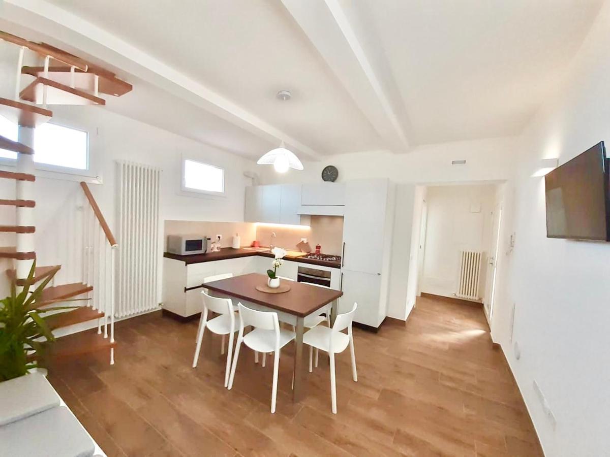 Casa Vacanze Con Vista Mare E Giardino - Amanecer Marzocca di Senigallia Eksteriør billede