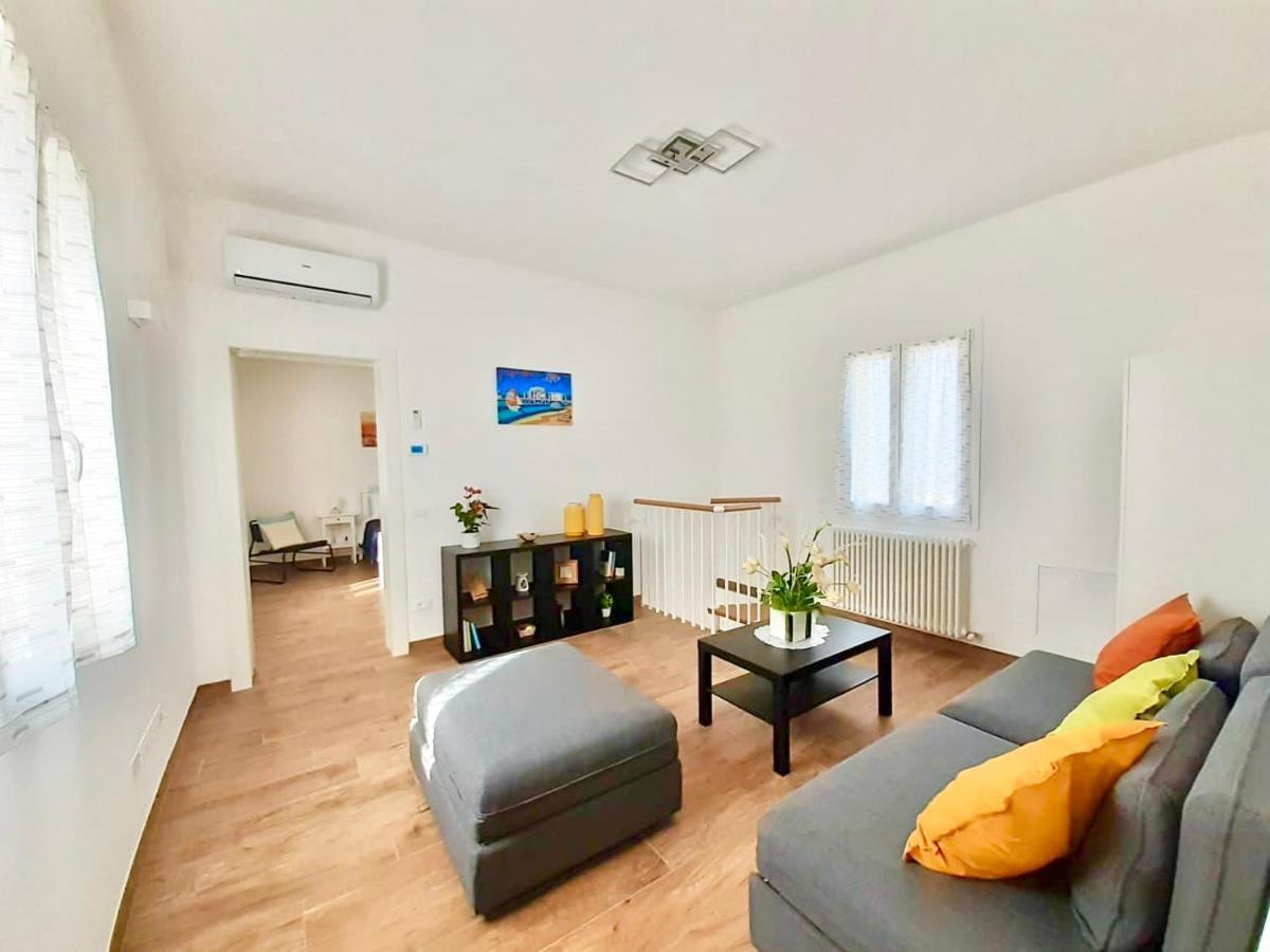 Casa Vacanze Con Vista Mare E Giardino - Amanecer Marzocca di Senigallia Eksteriør billede