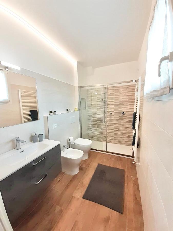 Casa Vacanze Con Vista Mare E Giardino - Amanecer Marzocca di Senigallia Eksteriør billede